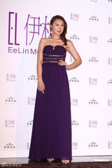 组图：林嘉绮爆乳成台湾模特公司年会焦点