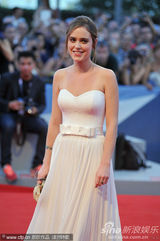 组图：69届威尼斯闭幕式红毯 女星争艳