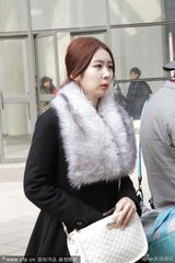 组图：北影复试考生疾步赶考 各色清新美女抢镜