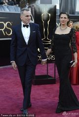 组图：《林肯》丹尼尔-戴-路易斯携妻亮相红毯