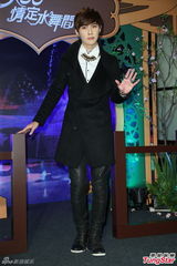 组图：唐禹哲对同性友人上下其手 对方直呼享受