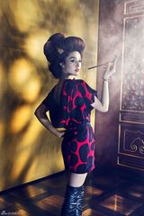 高清组图：范冰冰大走欧洲宫廷风 色彩浓丽炫人眼目