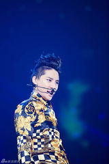 组图：JYJ金俊秀放歌名古屋 2.4万粉丝热情捧场