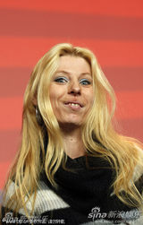 高清：《都灵之马》发布会 导演贝拉-塔尔眼神犀利