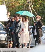 组图：刘亦菲拍新片双手沾满血迹 获赞演技不俗