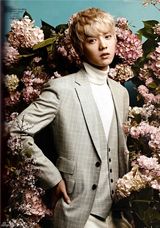 高清图：韩团EXO花美男时尚大片浪漫惹眼