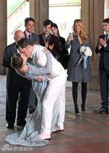 组图：《绯闻女孩》浪漫婚照 BC终成眷属