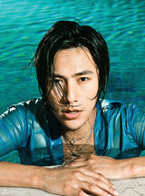 组图：陈坤湿身登封面 尽情挥洒性感魅力