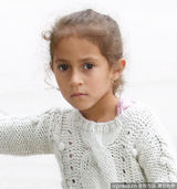 组图：洛佩兹龙凤胎爱女娇羞 小公子调皮扮鬼脸