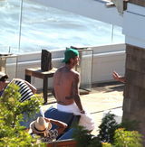 组图：贝克汉姆度假秀纹身 好好妈妈辣妹秀半球 