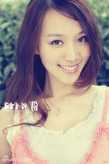 幻灯图：卢倩文花样青春纯情写真 演奏岁月之歌