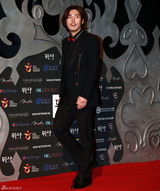 组图：宋允儿李敏贞参加珠宝奖 郑允浩2PM型男本色