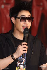 组图：潘玮柏8月推新专辑 自曝私下十分邋遢