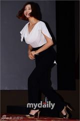 组图：恐怖片《提线木偶》首映 具智成性感露背