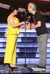 组图：凤飞飞获特别贡献奖 现场获深切缅怀