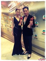 组图：张智霖钟嘉欣大马封帝后 胡杏儿成集邮女