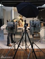 组图：C罗女友伊莉娜-莎伊克全裸登杂志封面