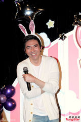 组图：俞灏明变萌兔挑逗粉丝 有望回归主持