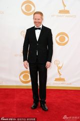 组图：《摩登家庭》男星杰西-泰勒-弗格森亮相