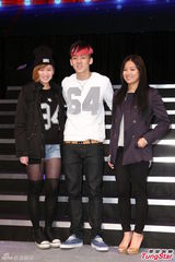 组图：高凌风之子彩排忆父落泪 前妻情绪崩溃