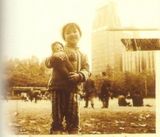 幻灯组图：王菲幼年生活照 泛黄照片现天后幸福童年