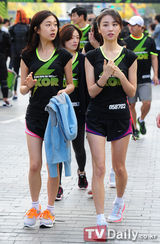 组图：韩星朴秀珍帝国之子等参加长跑活动