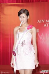 组图：尚格云顿助阵2012亚姐竞选赞佳丽优雅