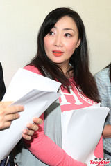 组图：萧敬腾女粉丝开记者会否认骚扰偶像