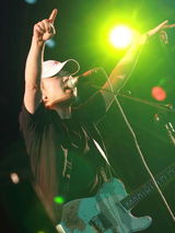 崔健压轴龙水湖音乐节首日