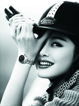 组图：秦岚连登时尚大刊 知性冷艳造型小秀性感