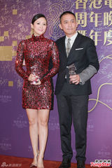 组图：章子怡火红包身裙挽手梁朝伟 宗师夺4奖