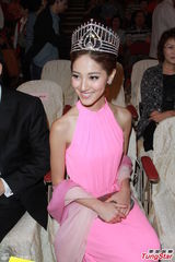 组图：慈善晚会谭咏麟等献唱 港姐冠军亮相庆功