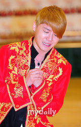 组图：JYJ成员金俊秀音乐剧《莫扎特》彩排