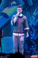 组图：任贤齐自愧腹肌不如张家辉 遭梁汉文投诉