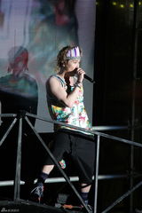 高清组图：FTISLAND摇滚闹京城 洪基感动拍歌迷