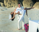 组图：波霸乔丹海滩婚纱照曝光 巨波傲人频走光