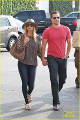 组图：《生活大爆炸》Penny牵手新超人