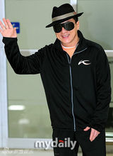 组图：成龙访韩宣传新片《十二生肖》