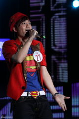 幻灯组图：快男300强突围赛第2场 农民诗人出局