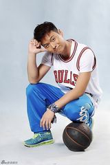 组图：侯京健运动写真显青春活力