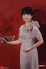 组图：孙悦现身慈善盛典被错认 窦骁刘烨同席零交流