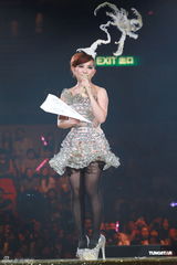 组图：梁静茹演唱会落幕 与表哥同台合唱