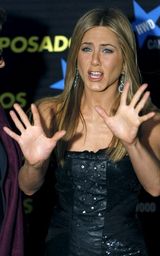 幻灯：《赏金猎人》西班牙首映 安妮斯顿携手巴特勒