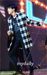 组图：Rain复出舞台彩排 耍帅卖萌魅力不减