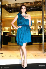 幻灯图集：乐基儿走秀性感妩媚 称婚姻生活甜蜜