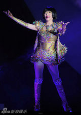 高清图：孙燕姿北京开个唱 劲歌热舞造型百变