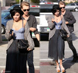 明星爱街拍第21期：温暖潮品搭出时尚帽子风采