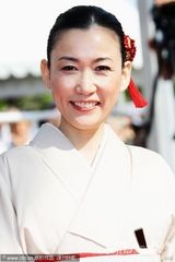 组图：《朱花之月》首映礼 河濑直美携儿子亮相