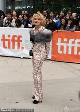 组图：《美好的时光》首映 阿尔丹搭貂皮显贵气