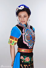 组图：云朵新专辑写真曝光 俏皮尽显夏日气息